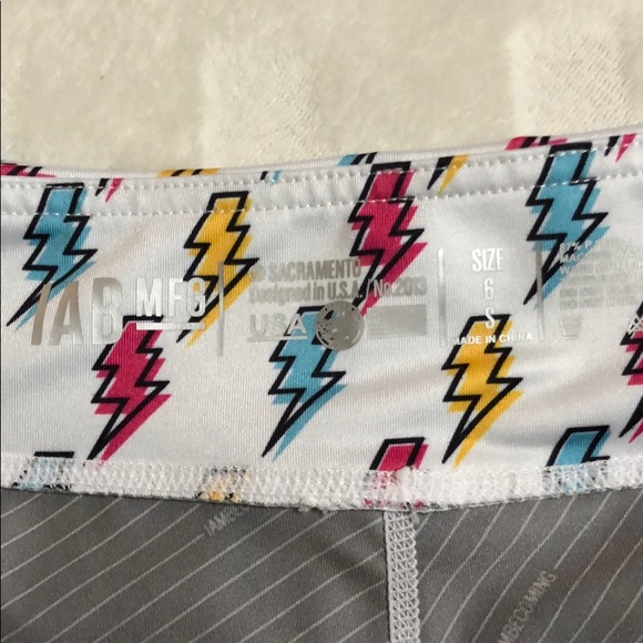 IAB workout/ CrossFit shorts size S/6 - Picture 3 of 3